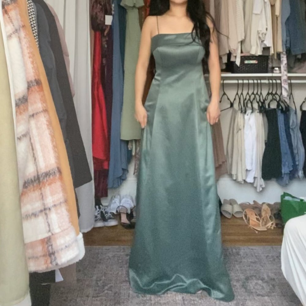 Sage Green Gown, Size 10 *VIDEO IN DESCRIPTION*